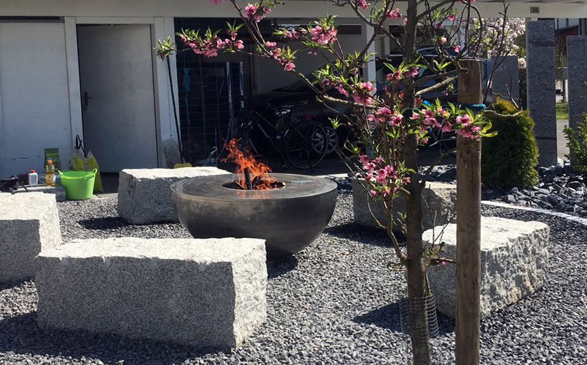 FUEGO FireBowl mit aufgelegtem 12mm Stahlring