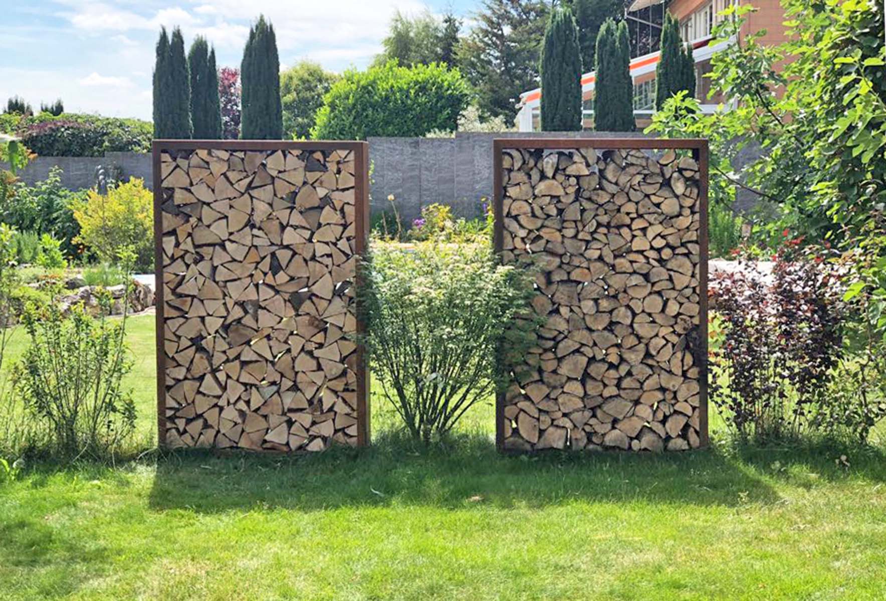 CAMPO Holzlager aus 3mm Cortenstahl ohne Rückwand