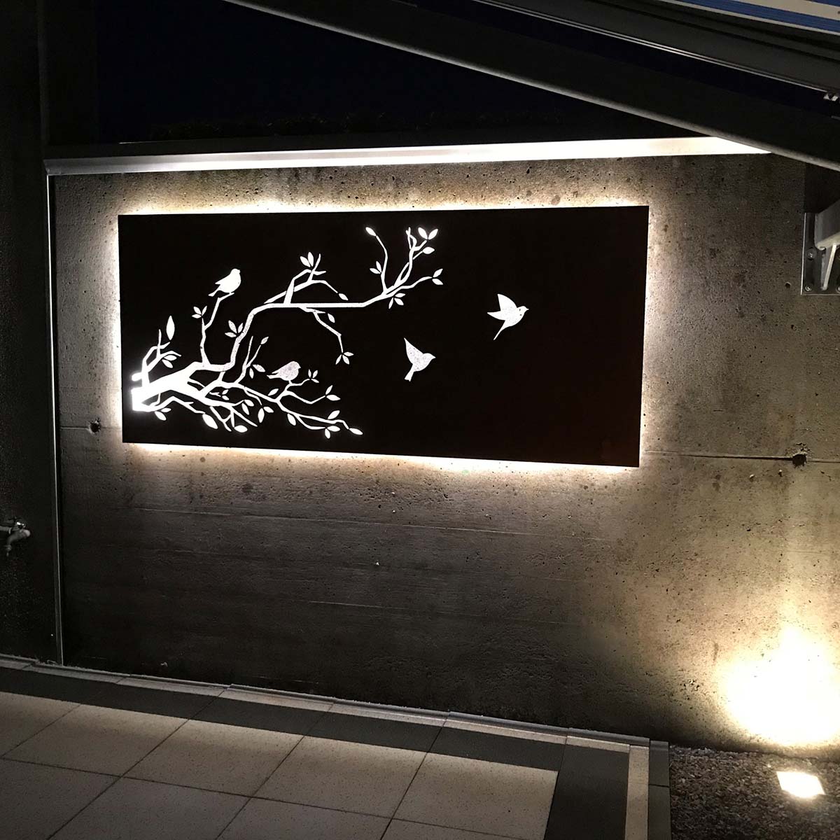 MURO Wandbild aus 3 mm Cortenstahl und Outdoor LED Beleuchtung