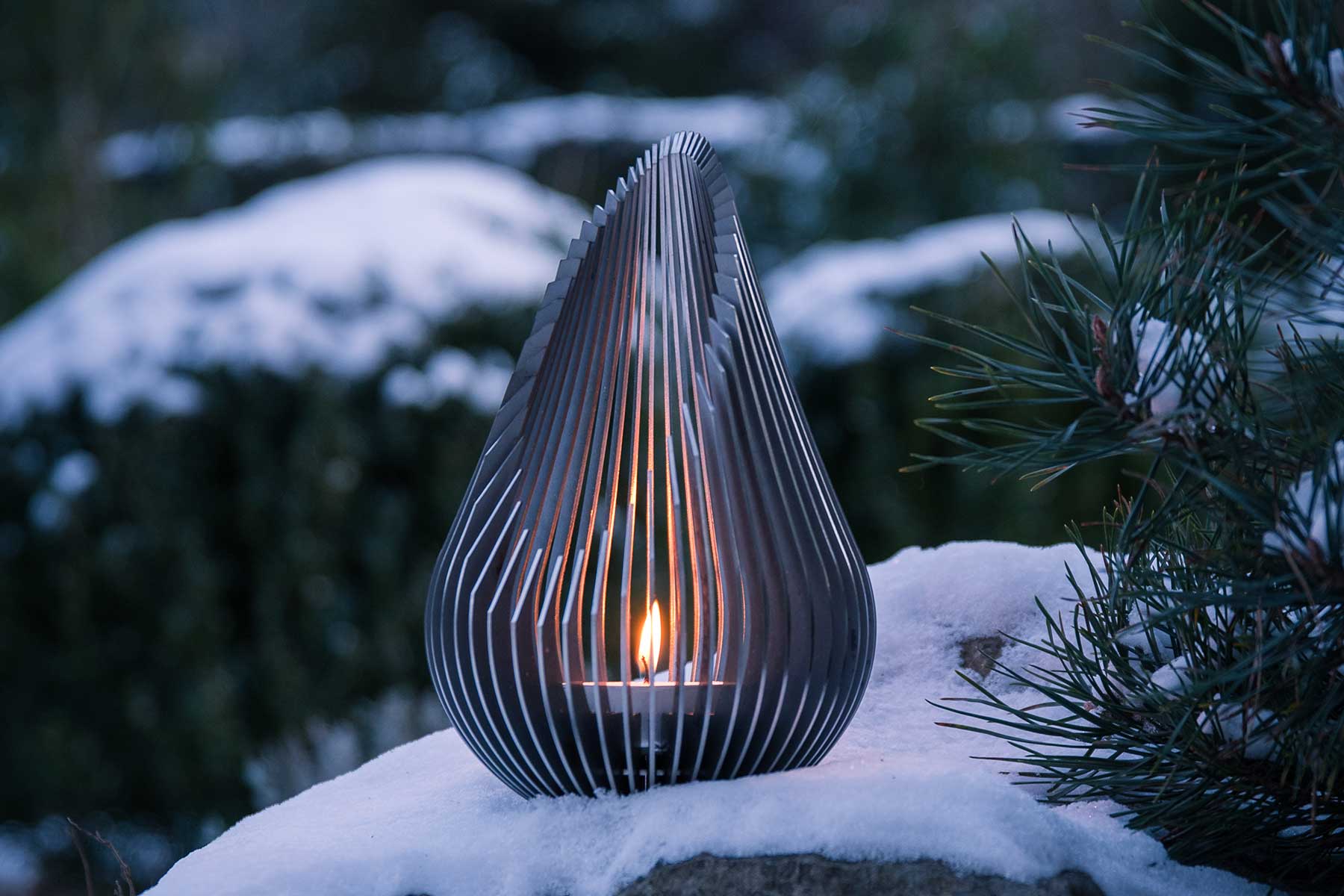 Glowbus Skulptur aus Edelstahl für Teelicht-Kerze