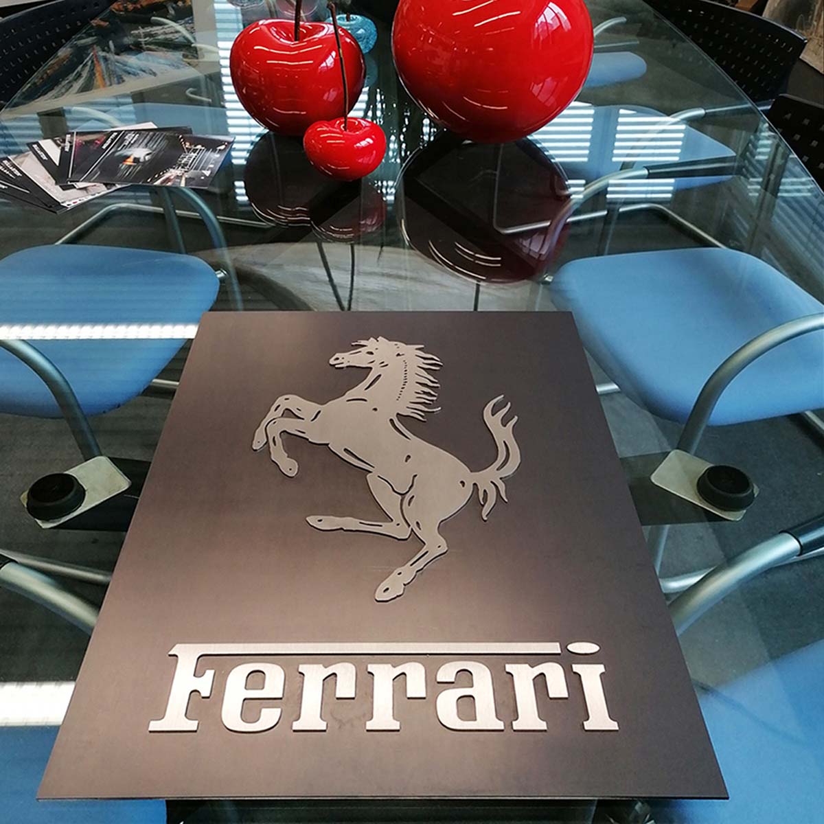 Kundenauftrag "Ferrari" Bild (Edelstahl auf Designblech)